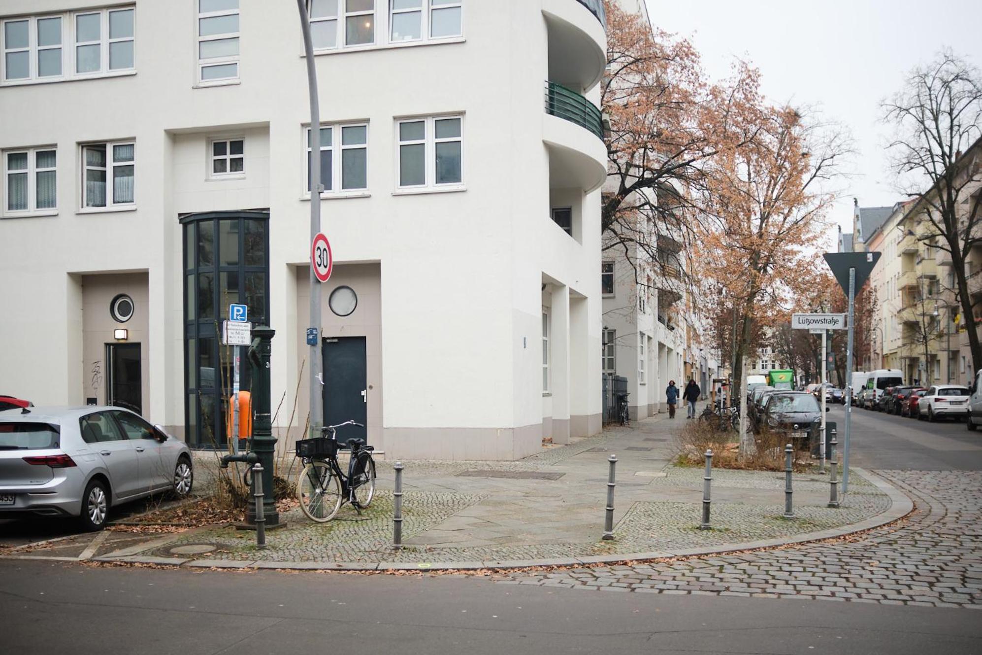 Modern Design 75sq In Mitte Berlin