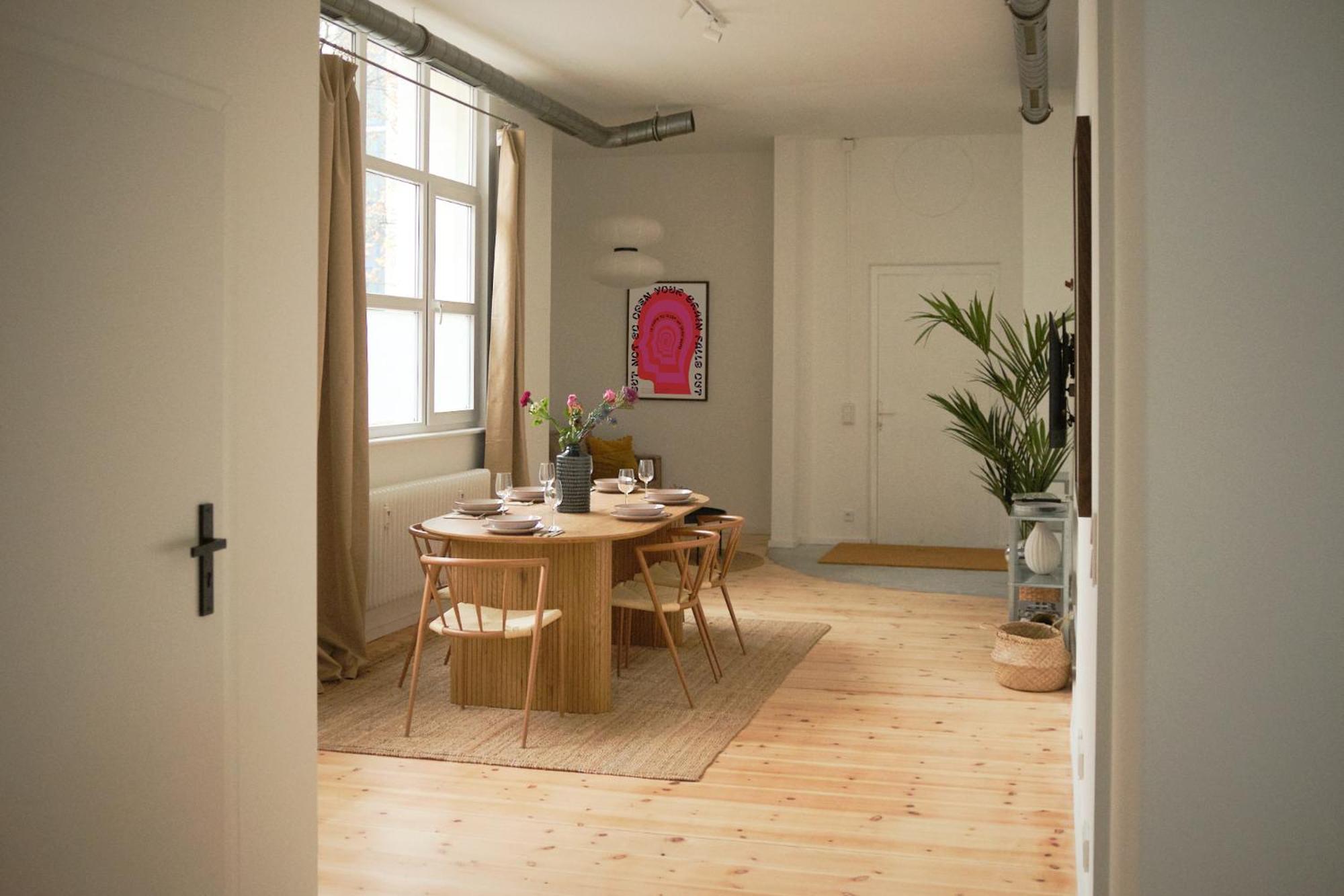 Modern Design 75sq In Mitte Apartment *